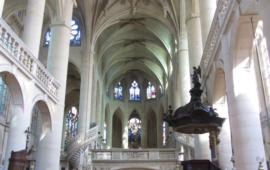 Foto č. 1: Interiér kostela Saint-Étienne-du-Mont, Paříž, Francie (foto M. Vlach, srpen 2012)