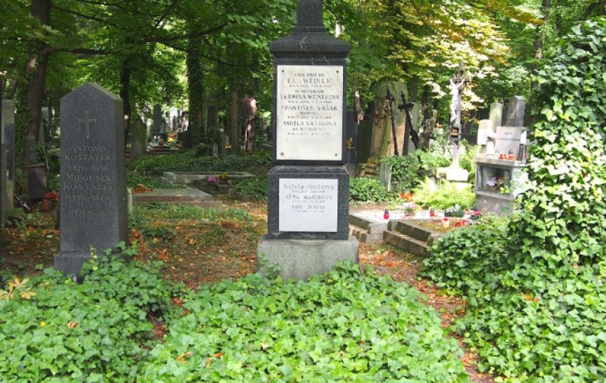 Hrob prof. Ladislause Weineka na Olšanských hřbitovech (květen 2014, foto: V. Kemenny)