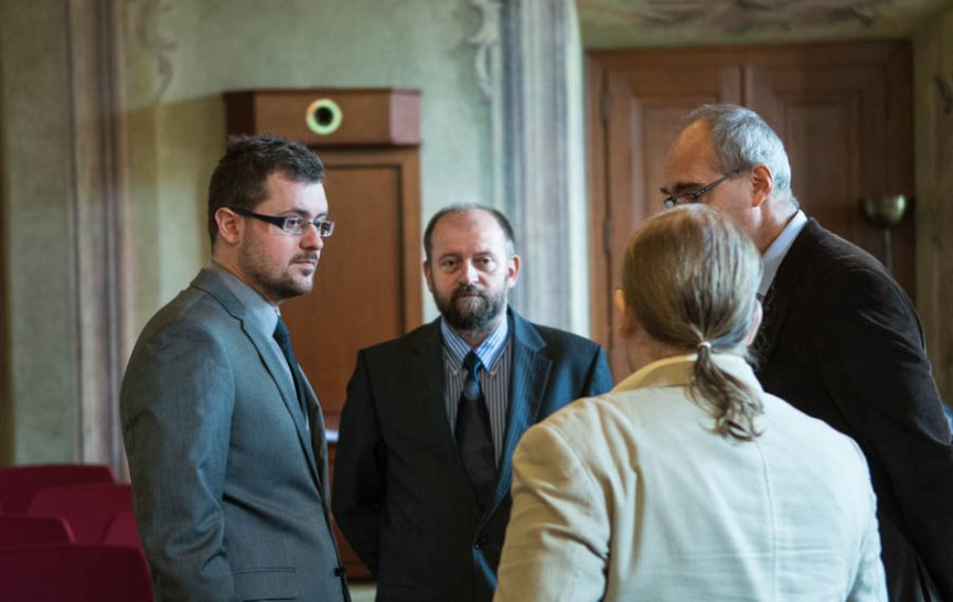 RNDr. Martin Vlach, PRoděkan MFF UK a prof. Jan Kratochvíl, děkan MFF UK