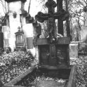 Foto č. 1 - Bolzanův hrob v době kolem roku 1995. (foto: M. Šolc)