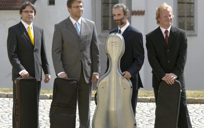 Petr Holman (druhý zleva) spolu s dalšími členy Zemlinského kvarteta (foto: Jan Kamír)