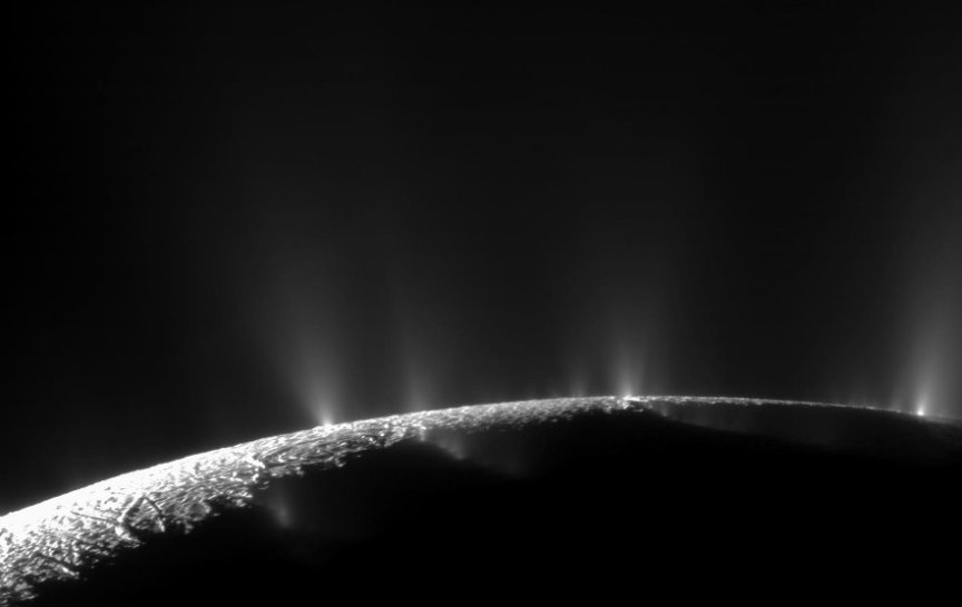 Obraz Enceladu pořízený sondou Cassini (foto NASA/JPL-Caltech/SSI/PSI)