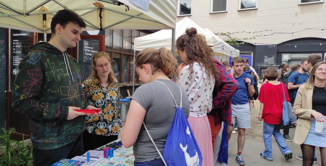 Studenti oslavili První máj v Kampusu Hybernská