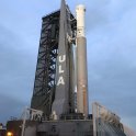 Raketa Atlas V během testů plnění palivem na startovací rampě SL41 (foto: ULA)