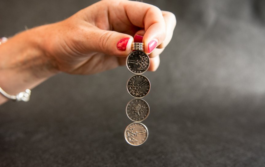 Magnetizace mincí (foto: Svoboda)