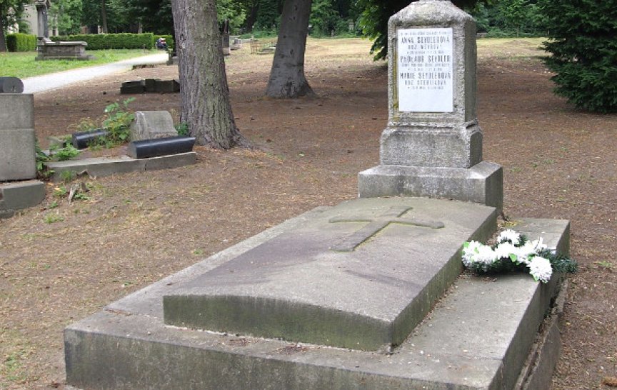 Hrob rodiny Seydlerovy na 2. oddělení V. Olšanského hřbitova (červen 2014, foto: V. Kemenny)