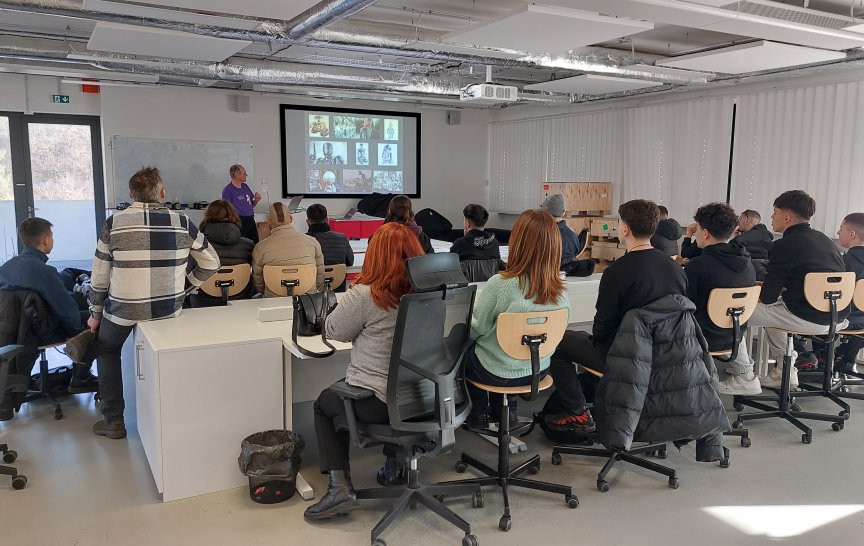 Z návštěvy robotické laboratoře (foto: Irena Holubová)