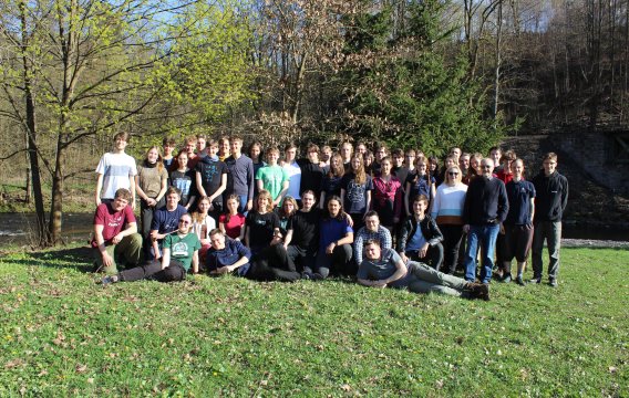 Fyzika, srnky a myslivci. FYKOSáci vyrazili na jarní soustředění 