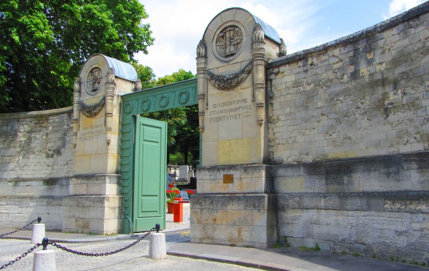 Foto č. 1 Vstupní brána Cimetière du Père-Lachaise, Paříž, Francie.