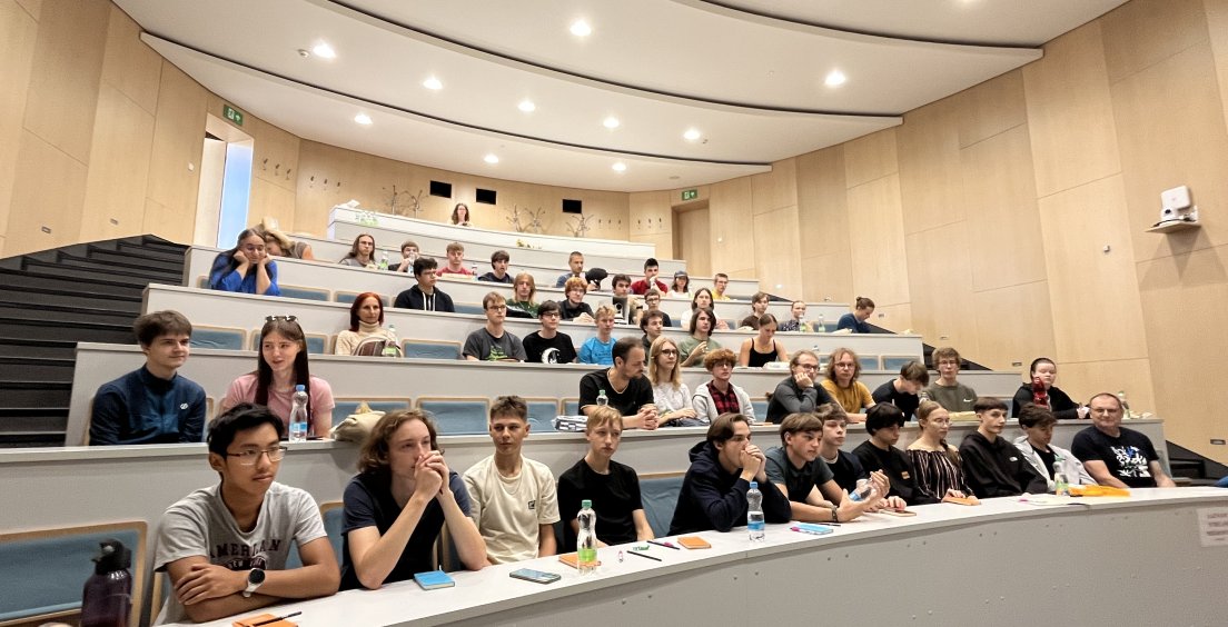 Odpoledne se studenty gymnázií
