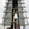 Montáž sondy na 2. stupeň rakety Centaur #1 (foto: NASA)