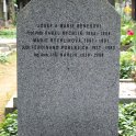 Pomník s údaji o pohřbených (červen 2014, foto: V. Kemenny)