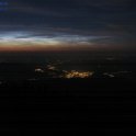 Noční svítící oblaky zachycené koncem června webkamerou ČHMÚ na Šeráku