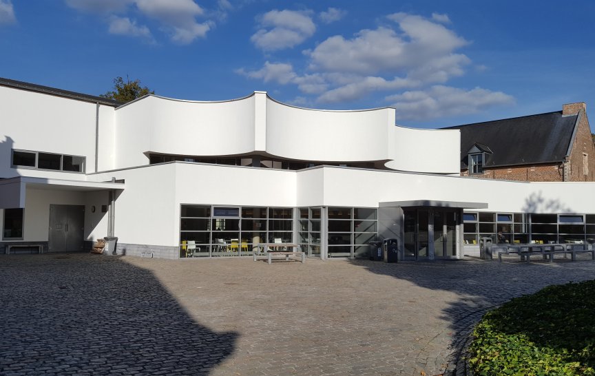 Fakultná knižnica zvonku (foto: J. Hofierka)