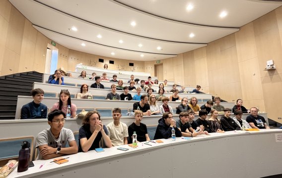 Odpoledne se studenty gymnázií