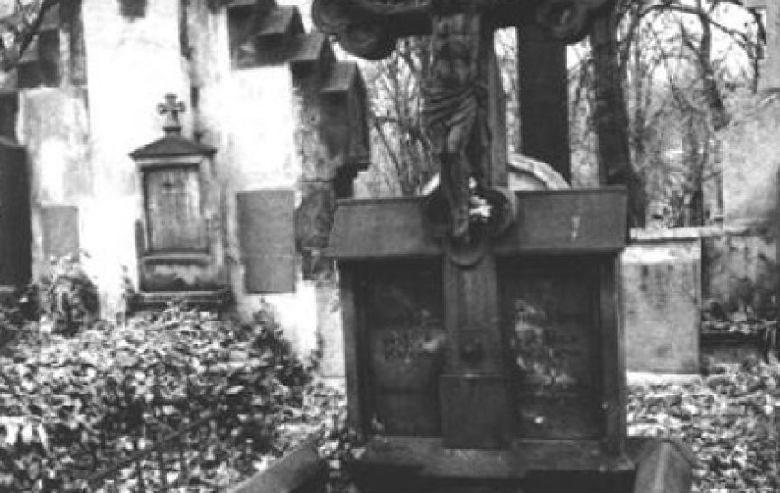 Foto č. 1 - Bolzanův hrob v době kolem roku 1995. (foto: M. Šolc)