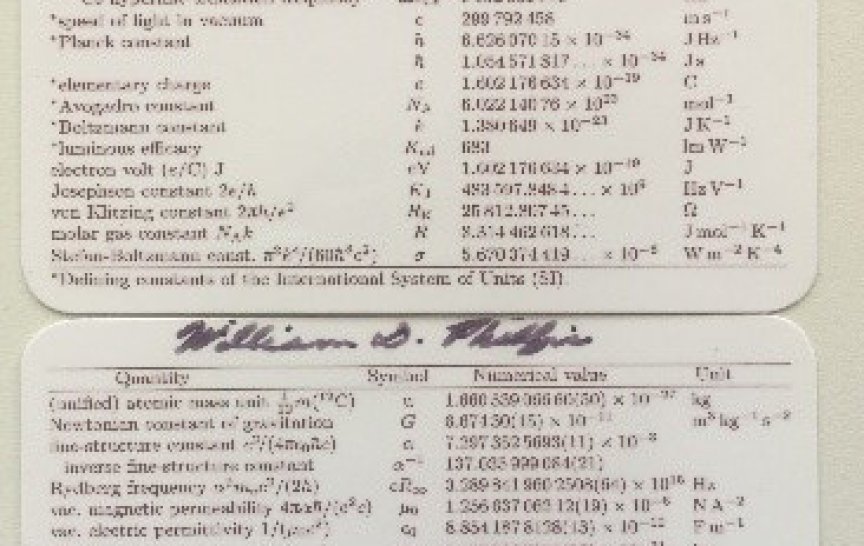 Suvenýr - Kartička fyzikálních konstant s autogramem Williama Phillipse, laureáta Nobelovy ceny a jednoho z autorů nové soustavy jednotek SI (foto: archiv J. Kratochvíla)