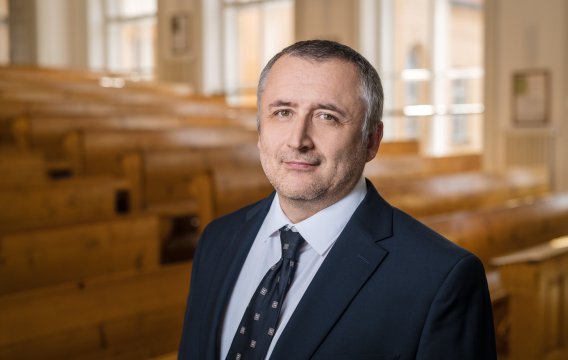 Učitel musí umět rychle reagovat na cokoli, třeba i na letící bačkoru