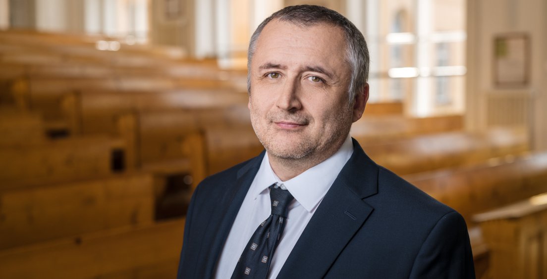 Učitel musí umět rychle reagovat na cokoli, třeba i na letící bačkoru