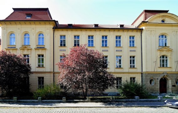Za špičkovou fyzikou není třeba chodit daleko