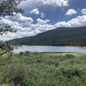 Tyrkysové jezero leží nedaleko poslední stanice ve výšce 3000 m n. m. Přestože trať vypadá jako rovina, posledních 21 kilometrů závodu Leadville je velmi náročných (foto: archiv J. Hanouska)