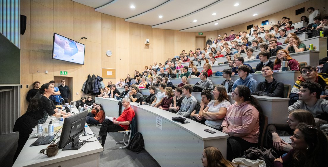 Jeden den s fyzikou: Matfyz ukázal, jak se dělá věda