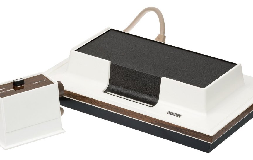 První herní konzole Magnavox Odyssey s ovladačem 