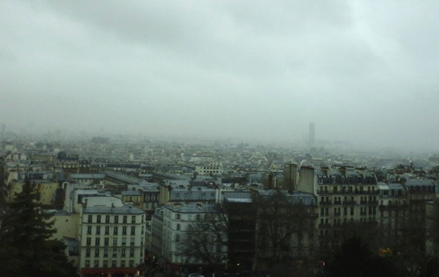 Velkoměsto. Podobný výhled se v Paříži naskýtal většinu ledna (foto: J. Zeman)