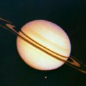 Saturn a jeho měsíc Titan, obraz pořízený sondou Pioneer 11 (foto NASA Ames)