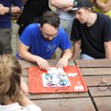 Na závěrečné konferenci se podařilo self-made baterií rozsvítit LEDku (foto: KDF)