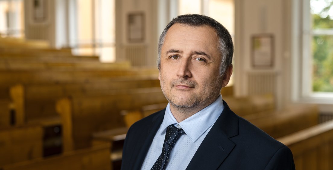 Učitel musí umět rychle reagovat na cokoli, třeba i na letící bačkoru