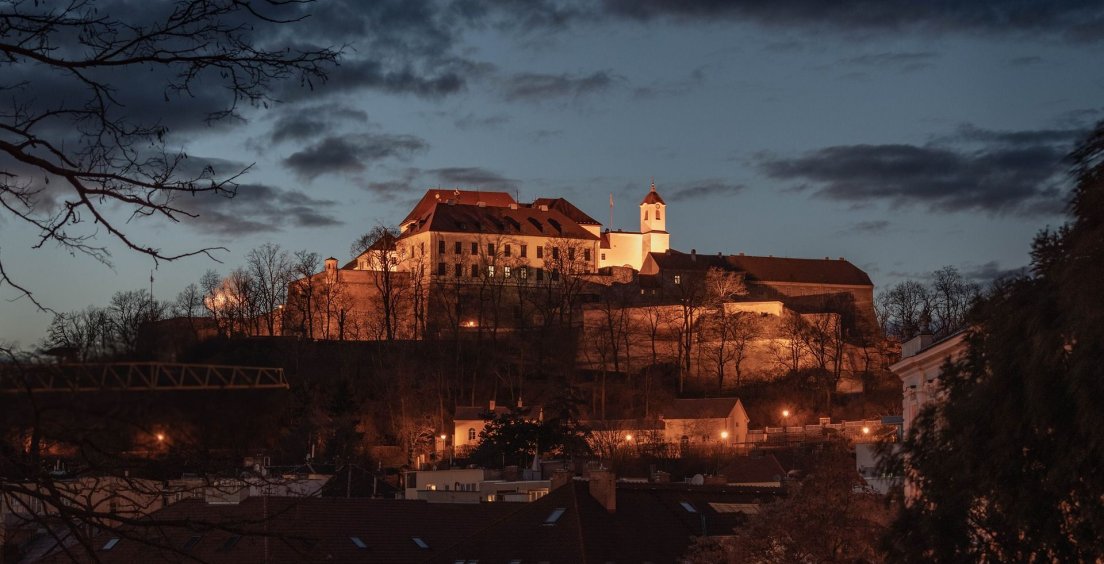 Co svítí pod Špilberkem