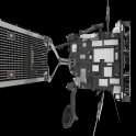 Detail bočního panelu s přístroji SWA-HIS vpravo nahoře a SWA-PAS vpravo dole v rozích tepelného štítu (ESA/ATG media lab)