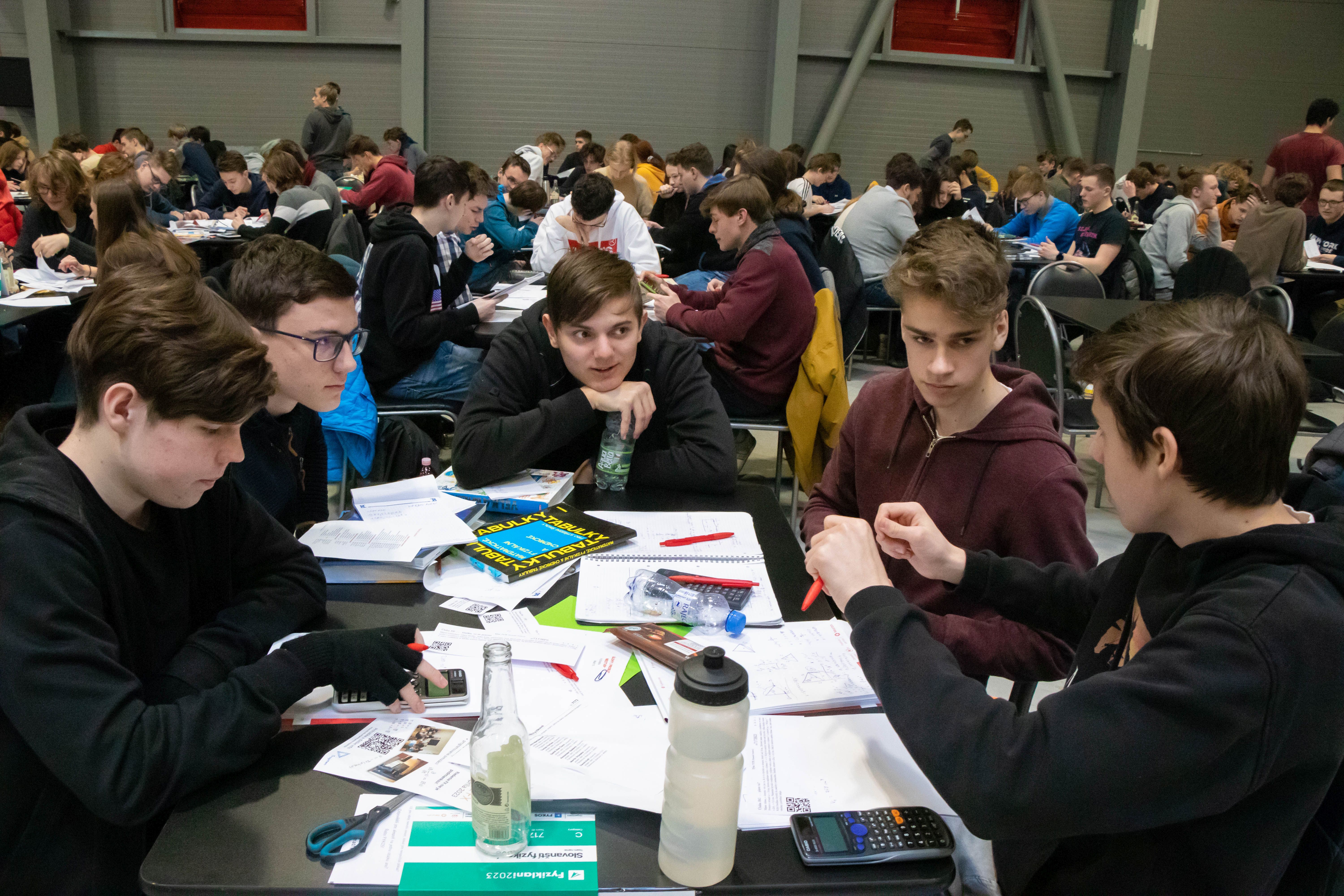 Matfyz zve na 18. Fyziklání