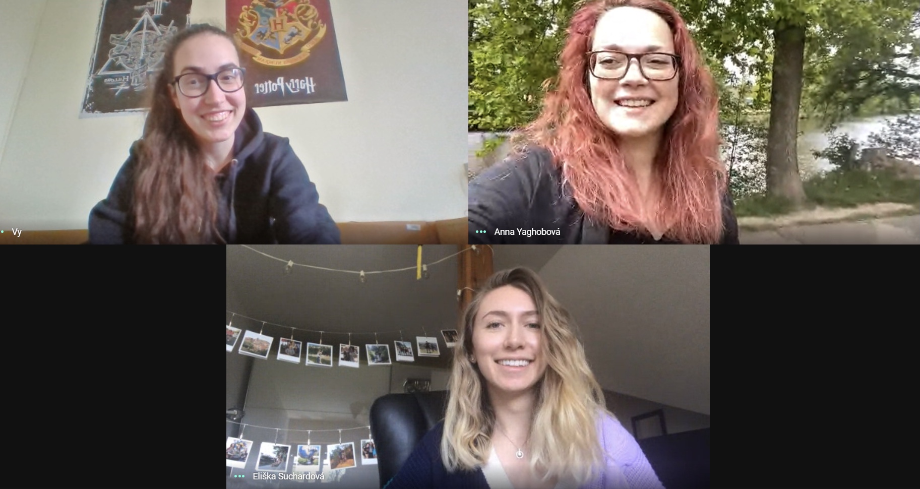Náčelnice spolku Matfyz Girls: Eliška Suchardová (uprostřed), Monika Bošániová (vlevo) a Anna Yaghobová
