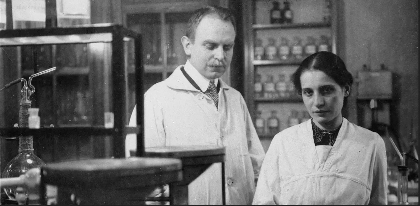 Lise Meitnerová a Otto Hahn v roce 1912 