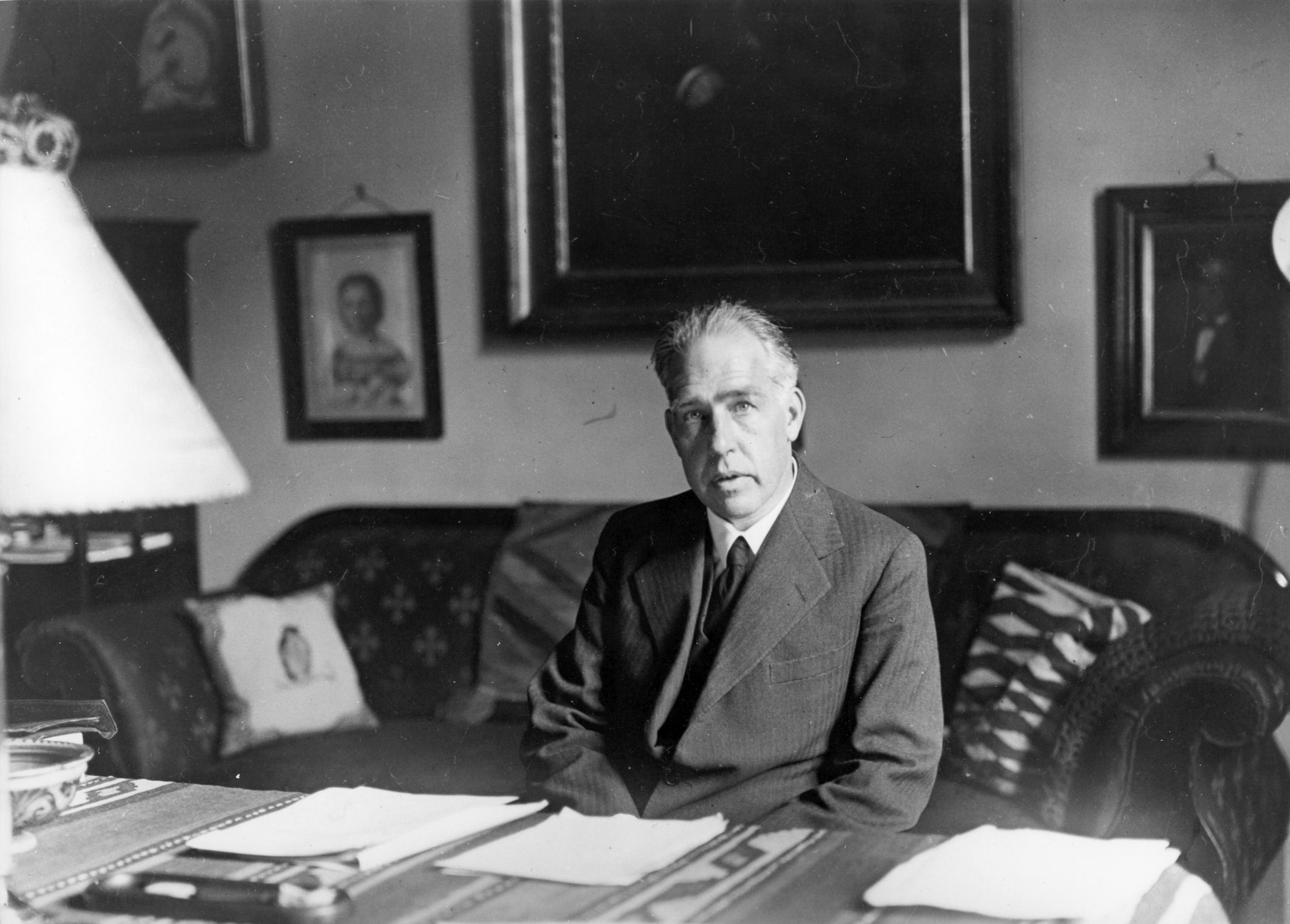 Niels Bohr: Fyzik, který „zvěčnil“ atom