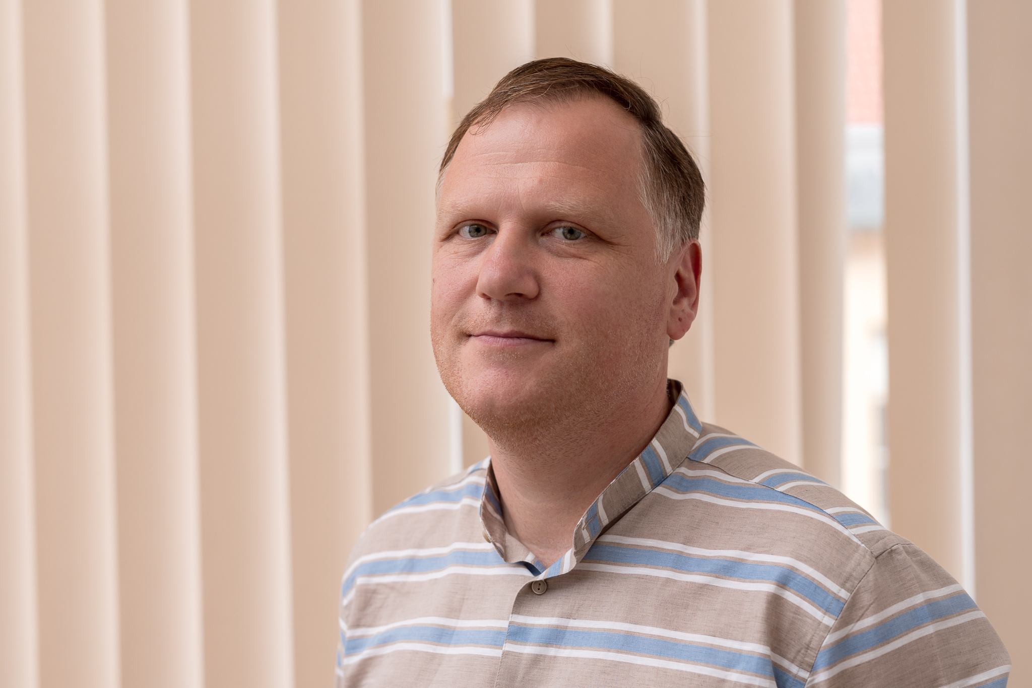 Foukám do malých plamínků, aby se rozhořely