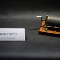 Muzejní noc na MFF&nbsp;UK - Expozice pomůcek Č. Strouhala v trezorech