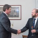 Podpis partnerských smluv - zleva Ing. Bohuslav Cempírek, předseda představenstva ICZ a.s, děkan MFF&nbsp;UK prof. Jan Kratochvíl