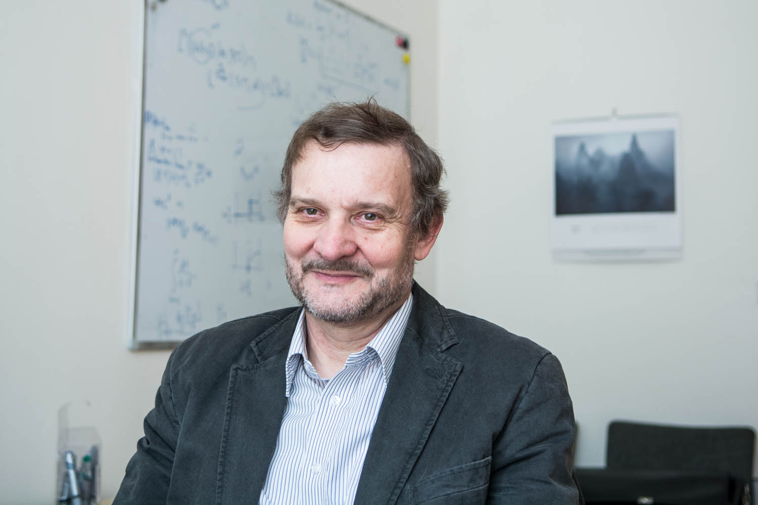 Mezi námi: Co je to pravděpodobnost v přirozeném světě, co je to pravděpodobnost ve světě matematiky a jak spolu souvisejí?