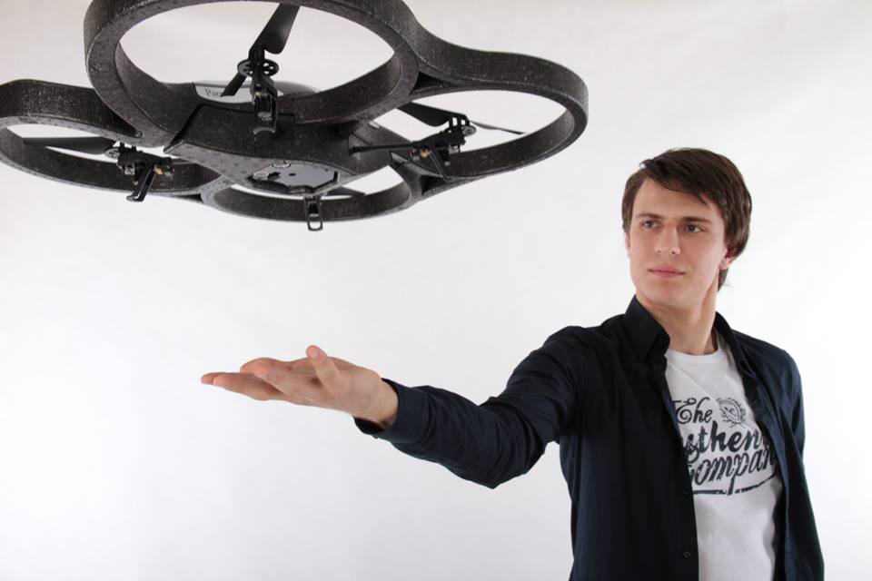 Robert Husák: Droni jako zábavní společníci