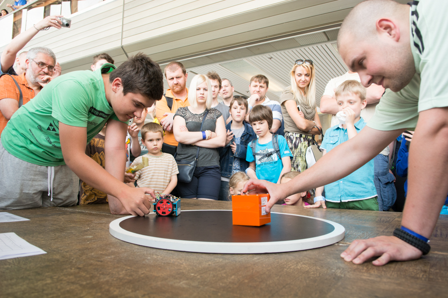 Roboti obsadili Kongresové centrum