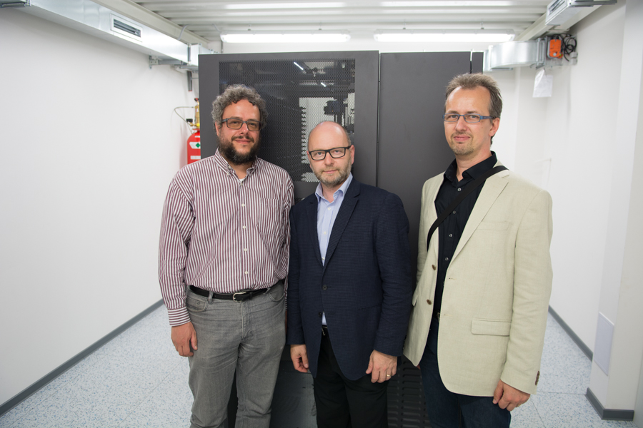 Od historie k informatice (a zpět): Spolupráce Matfyzu s University of Southern California