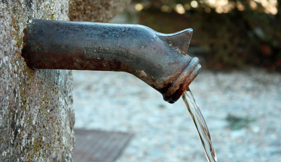 Aktualita z fyziky: Molekulární motory pohánějí kapalinu v metrovém potrubí