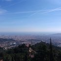 Výhled z kopce Tibidabo - na kopci se nachází zábavní park a kostel, který je v Barceloně viditelný takřka odevšad (foto: archiv autorky)